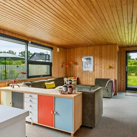 Retro Near Skovgarde With Ocean Views 펜션 Allingåbro