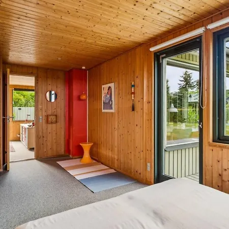 Retro Near Skovgarde With Ocean Views Feriehus *